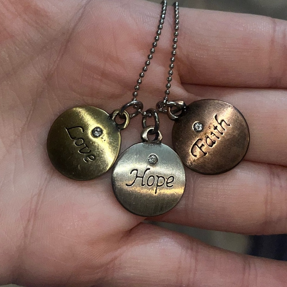 *BRAND NEW/ UNUSED 🆕* Florida “Faith, Hope & Love” Coin Pendant Necklace